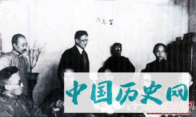 1920年，钱玄同（右一）参加苦雨斋聚会