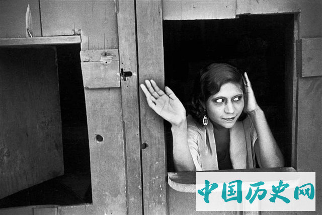 老照片中的黑镜头：上世纪世界各地性工作者群像