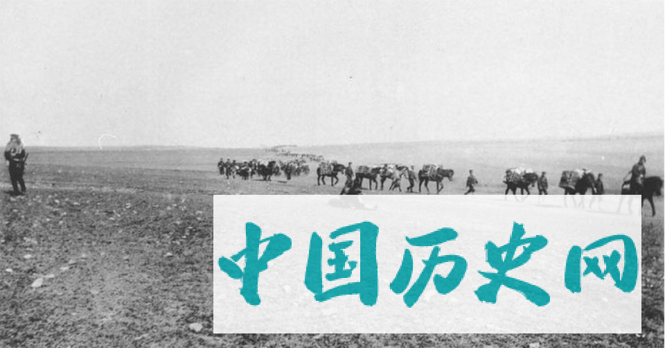 甲午战争老照片，日军在花园口登录，强占民房为住所