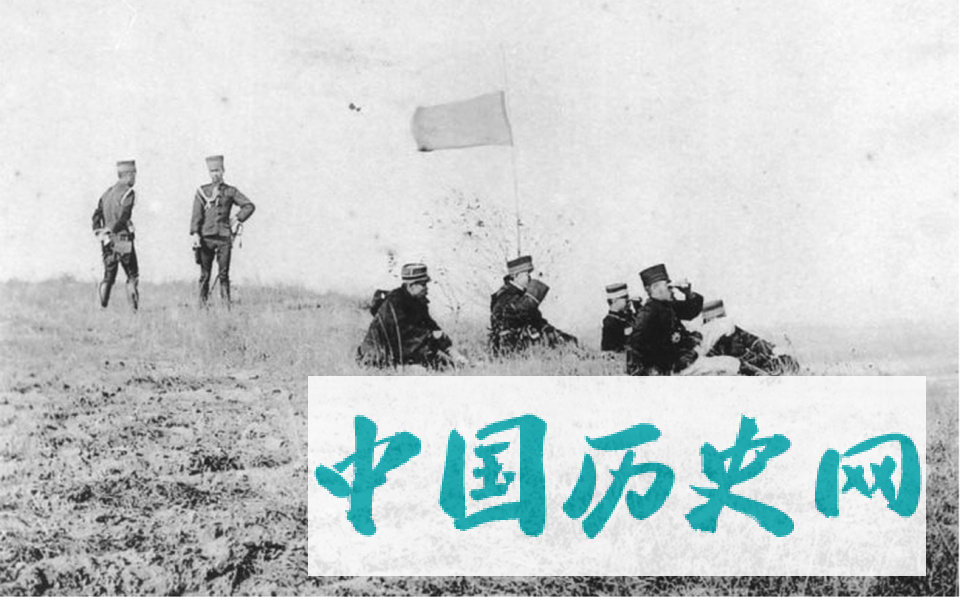 甲午战争老照片，日军在花园口登录，强占民房为住所