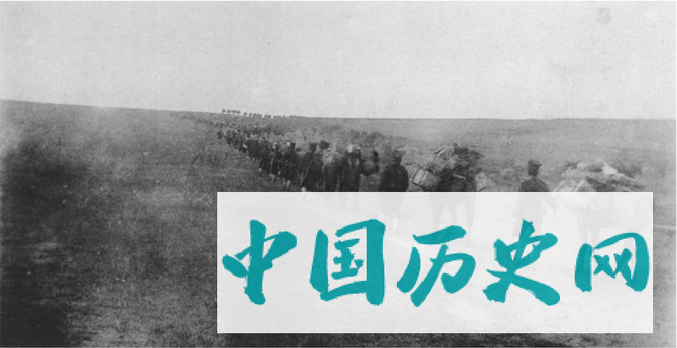 甲午战争老照片，日军在花园口登录，强占民房为住所