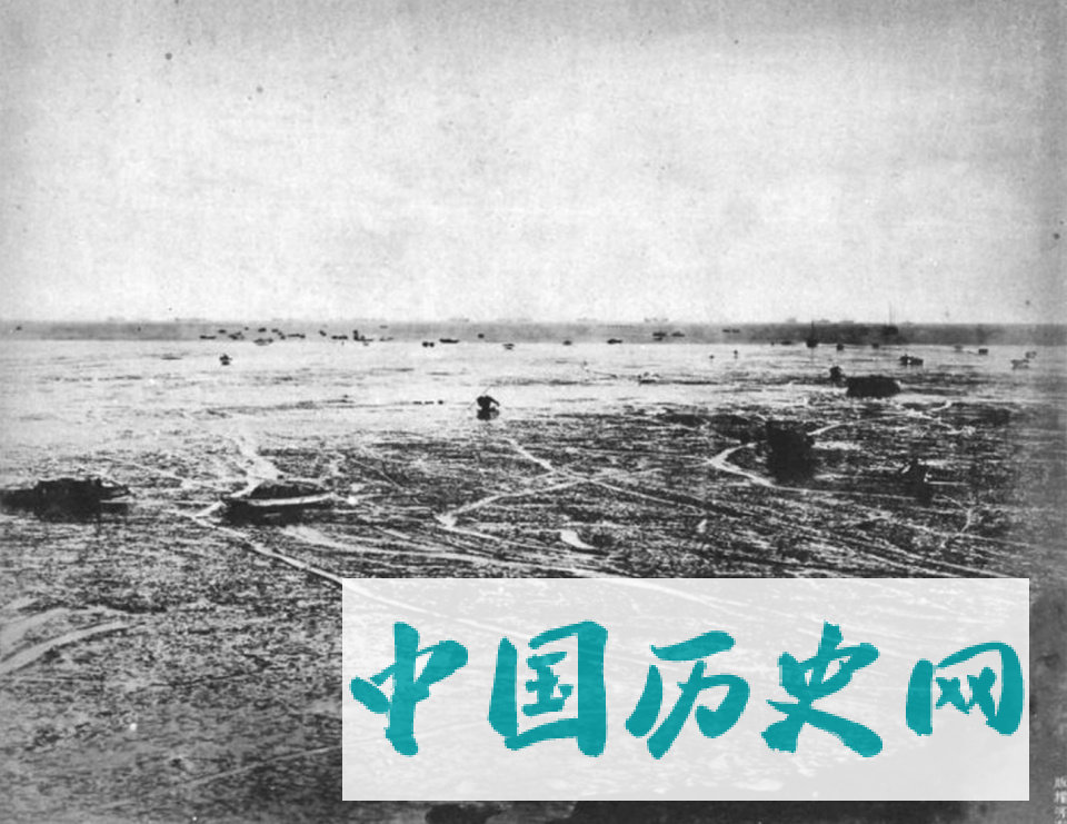 甲午战争老照片，日军在花园口登录，强占民房为住所