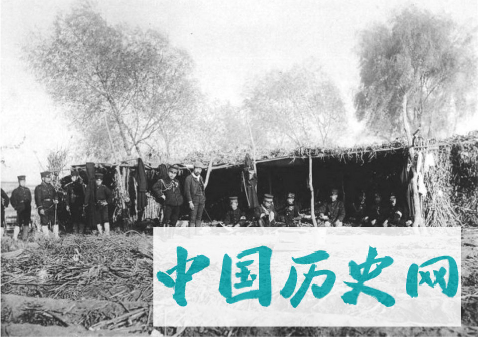 甲午战争老照片，日军在花园口登录，强占民房为住所