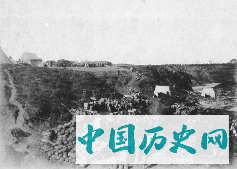 甲午战争老照片，日军在花园口登录，强占民房为住所