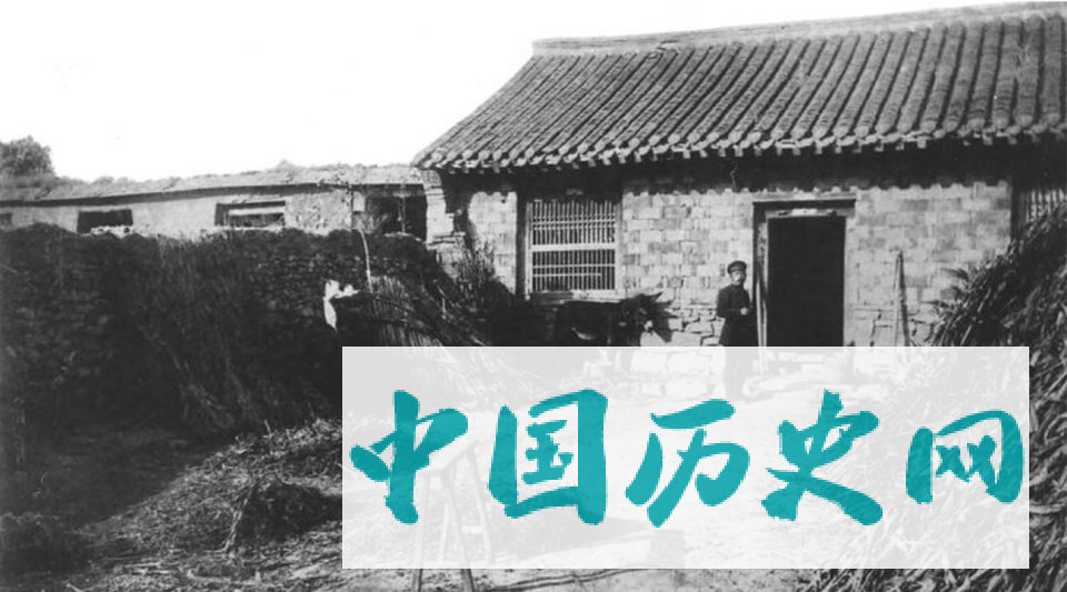 甲午战争老照片，日军在花园口登录，强占民房为住所
