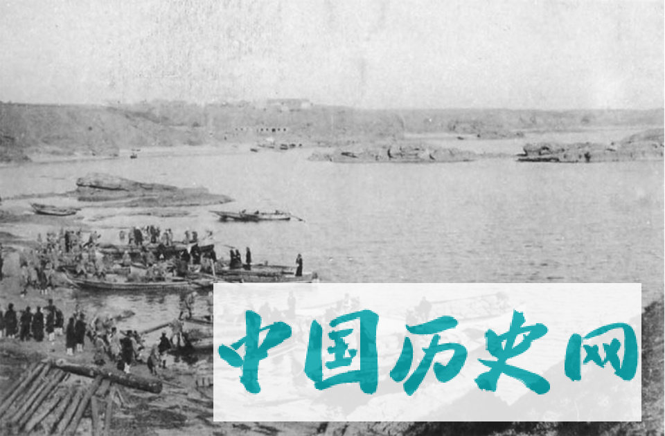 甲午战争老照片，日军在花园口登录，强占民房为住所