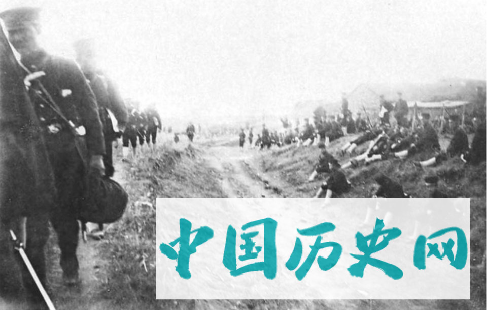 甲午战争老照片，日军在花园口登录，强占民房为住所