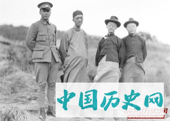 北伐时期，蒋介石（左一）与胡汉民（左三）合影，此一时期，蒋、胡关系密切。