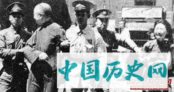 1946年6月，汉奸梁鸿志被判处死刑。图为梁鸿志被押出法庭时，他的女儿在其后大哭。