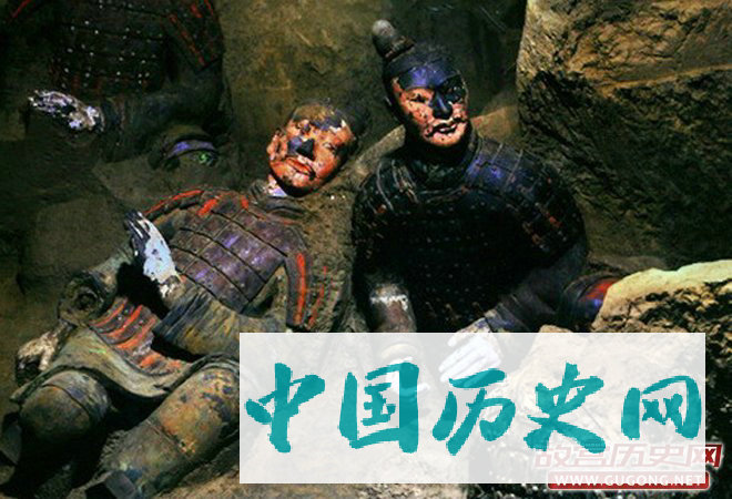 留有部分彩绘的兵马俑