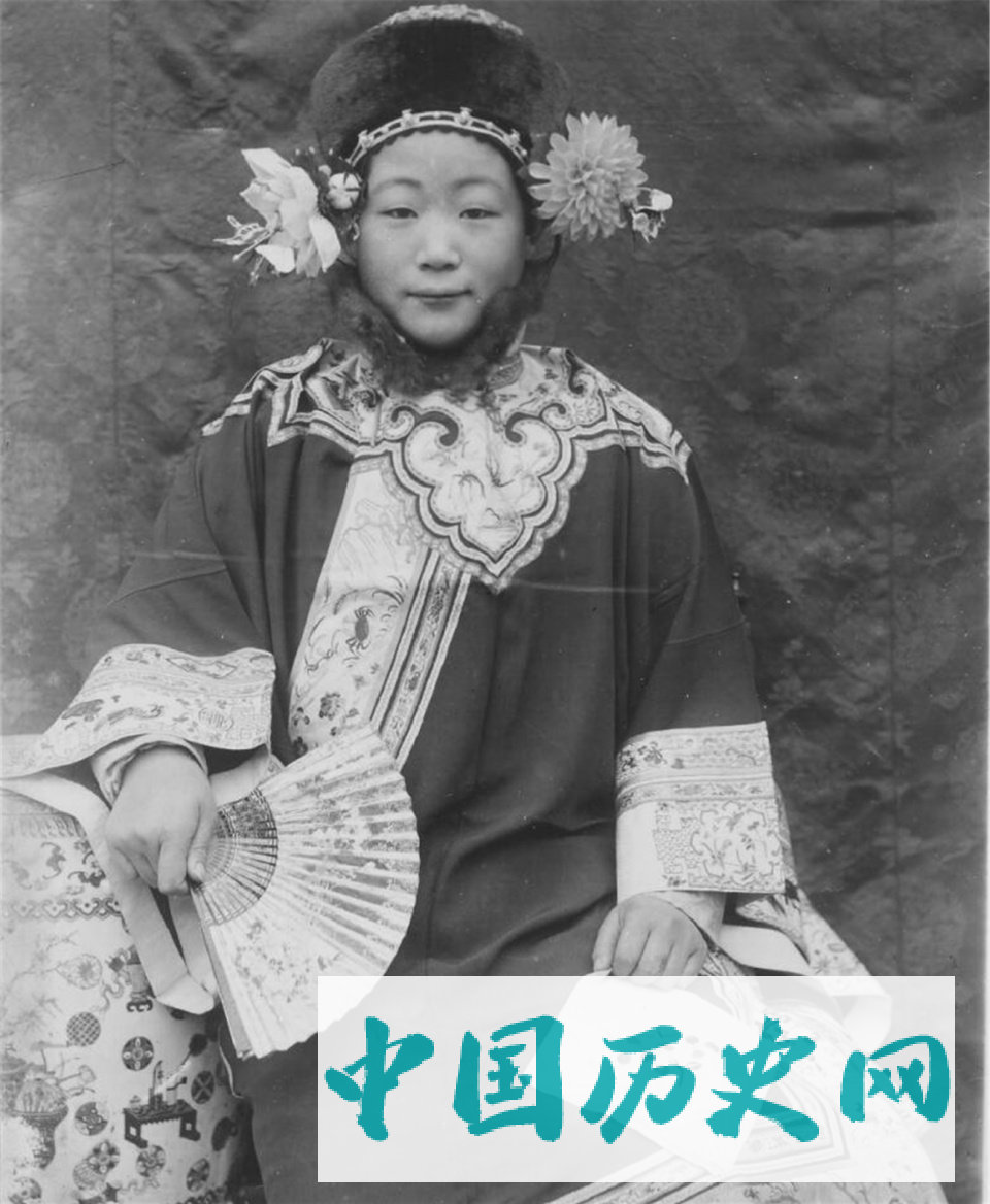 晚清满汉妃嫔真实老照片，终于明白清朝皇帝为何喜欢下江南了！