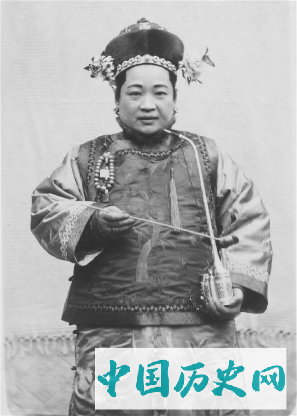 晚清满汉妃嫔真实老照片，终于明白清朝皇帝为何喜欢下江南了！
