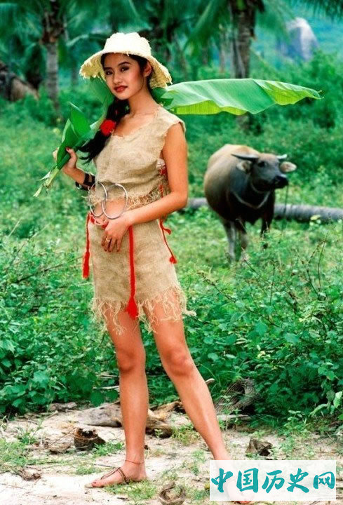 九十年代特有的记忆，美女泳装挂历老照片