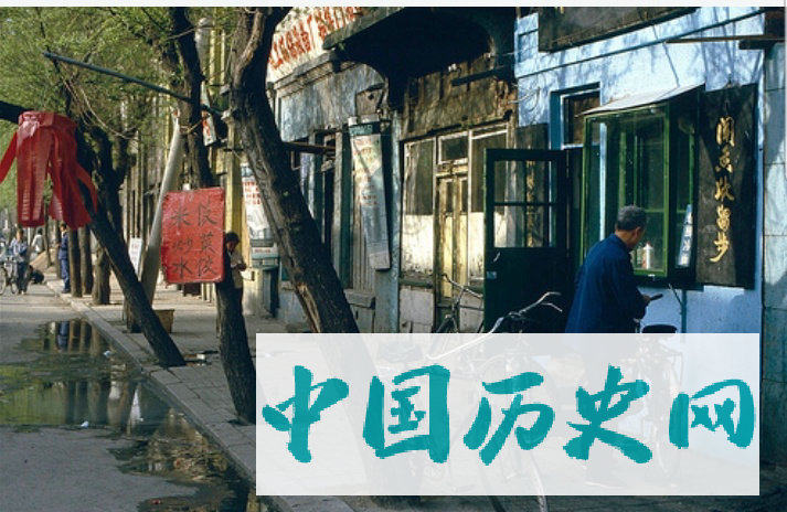 80年代的街头商贩：设备简单，一辆自行车就能做生意