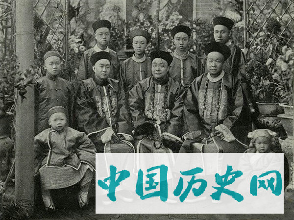 清末老照片：曾国藩孙女已成新娘婉容沐浴处很宽敞