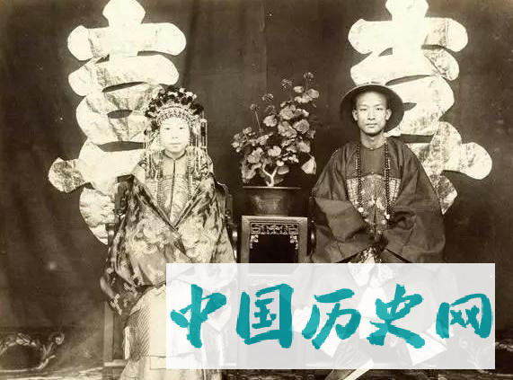 清末老照片：曾国藩孙女已成新娘婉容沐浴处很宽敞