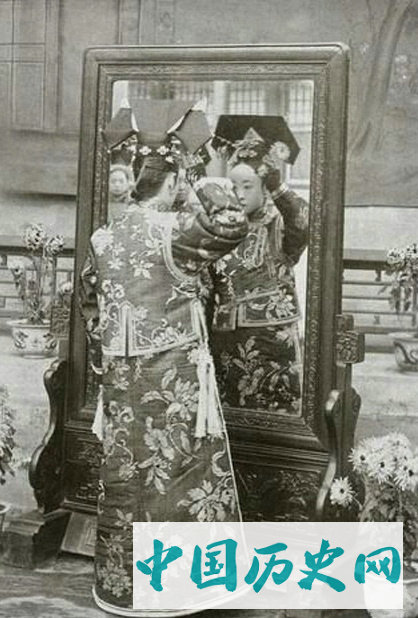 清末老照片：曾国藩孙女已成新娘婉容沐浴处很宽敞
