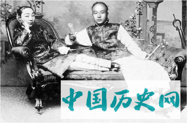 清末老照片：曾国藩孙女已成新娘婉容沐浴处很宽敞