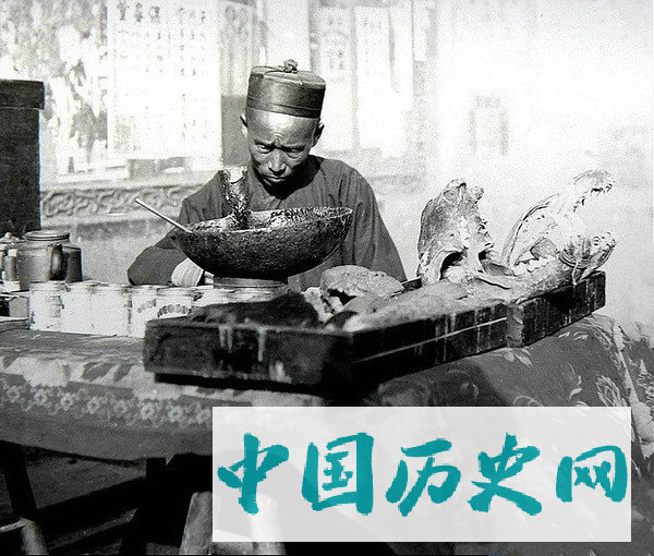 清末老照片：曾国藩孙女已成新娘婉容沐浴处很宽敞