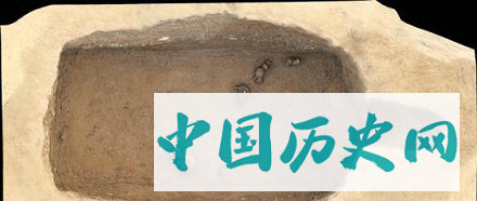 羊耳坡遗址第103号墓，“甲”字型墓。
