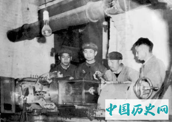 老照片：中国第一颗原子弹引爆图7为爆心场景