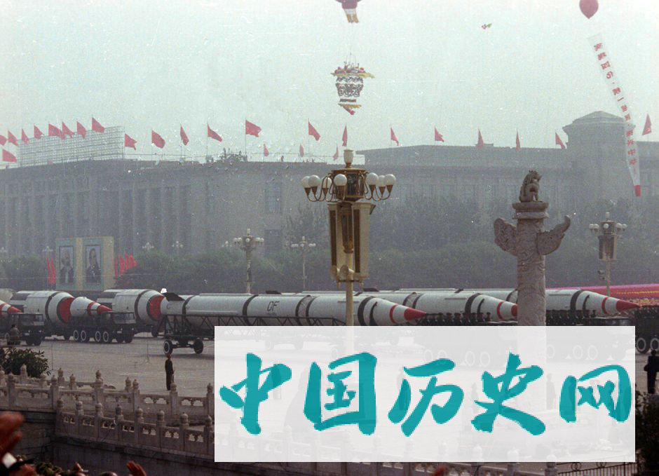 1984年建国35周年大阅兵老照片