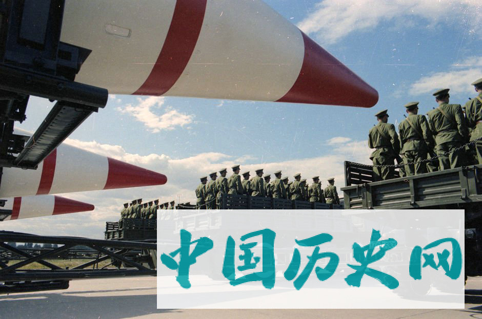 1984年建国35周年大阅兵老照片