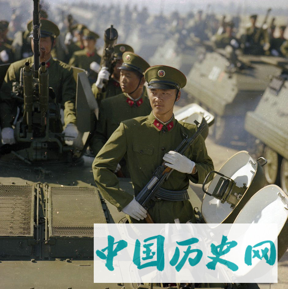 1984年建国35周年大阅兵老照片