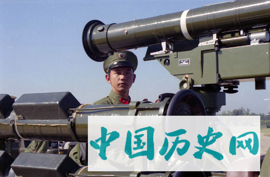 1984年建国35周年大阅兵老照片
