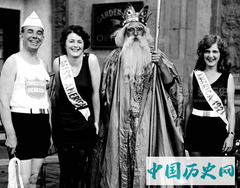 老照片：1920年代美国最早的选美比赛冠军比的是谁更敢露腿