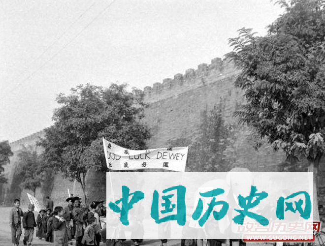 1948年，北平城中支持杜威的游行
