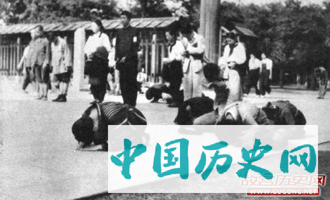 得知战败后的日本人。