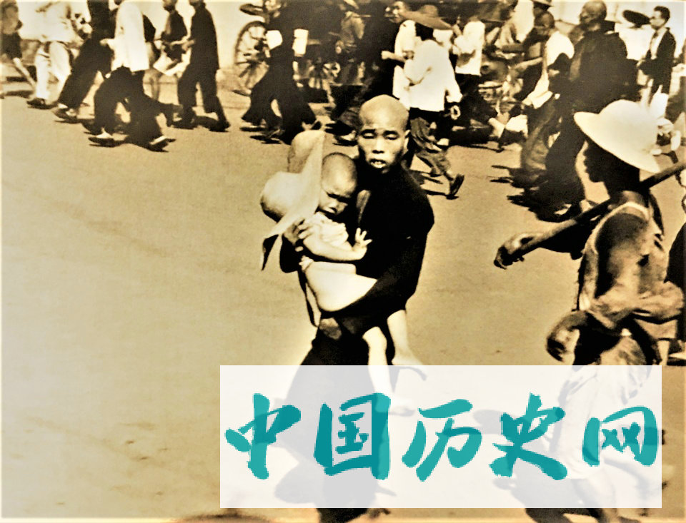 老照片：侵华日军的真面目，大轰炸下的中国人
