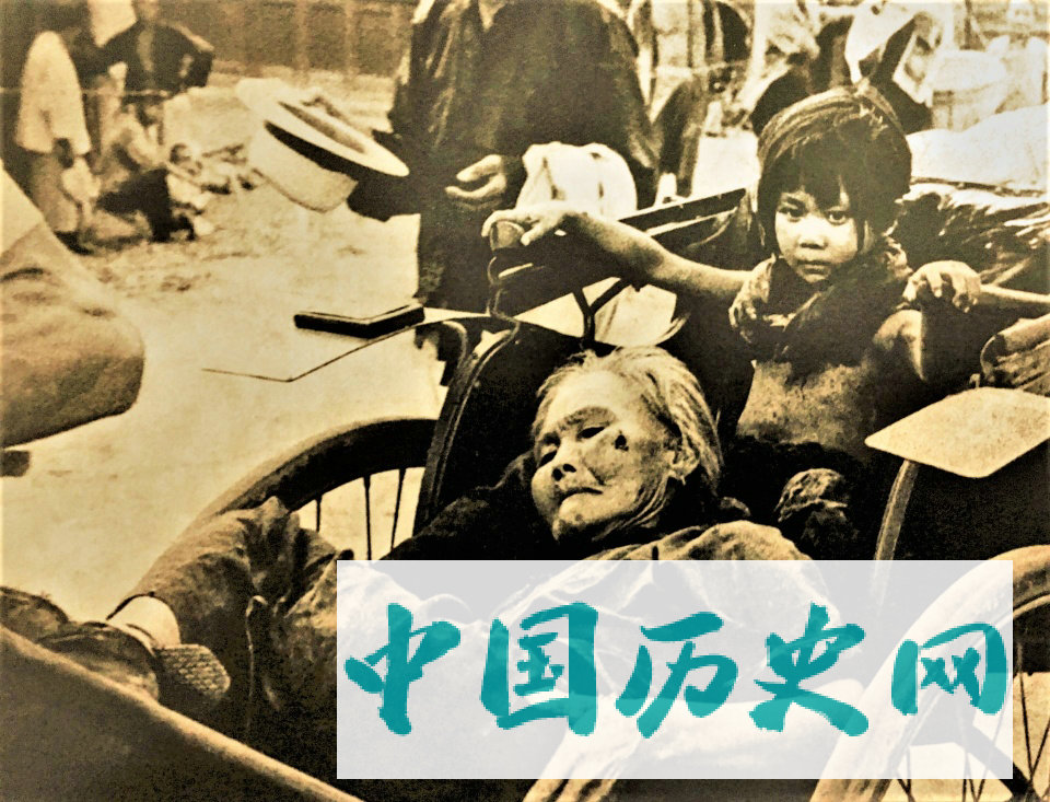 老照片：侵华日军的真面目，大轰炸下的中国人