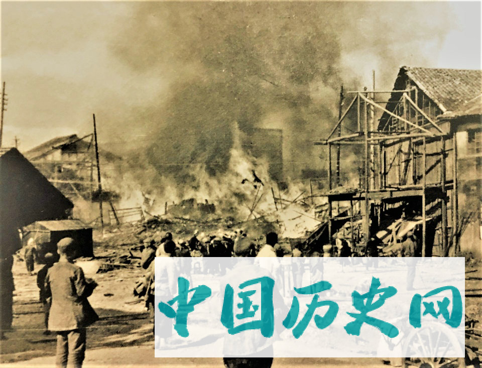 老照片：侵华日军的真面目，大轰炸下的中国人