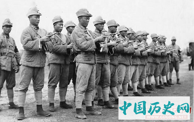 民国时期，自军阀孙传芳，至西北军，乃至红军，均极喜好组织装备“手枪队”，尤以冯玉祥为最，动辄成营成旅