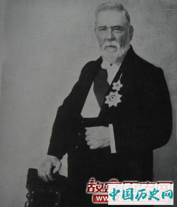 英国传教士李提摩太。曾要价一百万两，向张之洞、李鸿章等兜售救国“妙策”——“延请外国监管中国的外交和政治”。