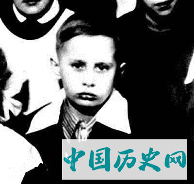 7张普京年轻时的照片，父母经历过残酷战争，妻子年轻时很美丽