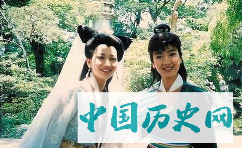 赵雅芝版新白娘子传奇幕后照：小青很认真，白娘子头靠着法海肩膀