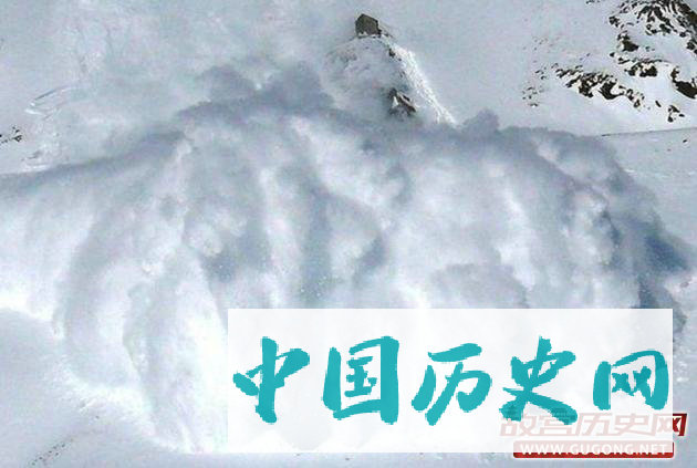 图1 雪崩形如一头怪兽一样扑面而来