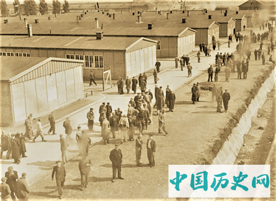 二战时期纳粹集中营老照片铁栏之内俨然是地狱