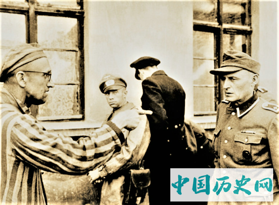 二战时期纳粹集中营老照片铁栏之内俨然是地狱
