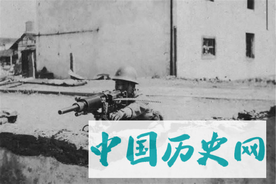 罪恶的南京大屠杀，图六是日本女卫生兵戴着口罩进入南京