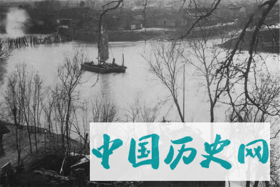 罪恶的南京大屠杀，图六是日本女卫生兵戴着口罩进入南京