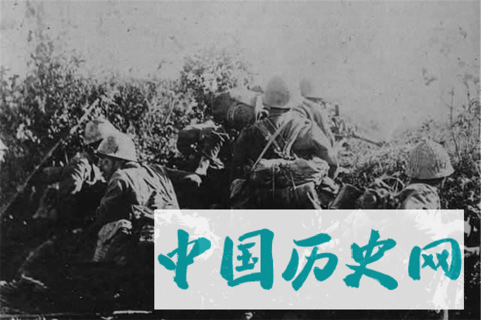 罪恶的南京大屠杀，图六是日本女卫生兵戴着口罩进入南京