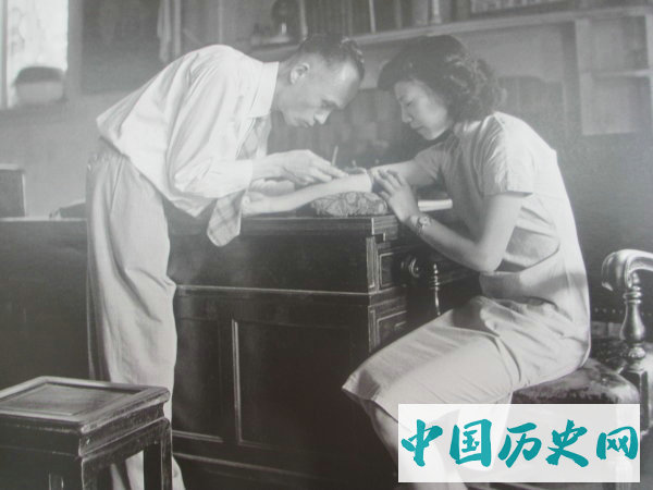 老照片里充满人情味的上海女人穿着保守却美丽