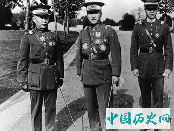 1925年6月，徐树铮（中）与考察团随员摄于意大利