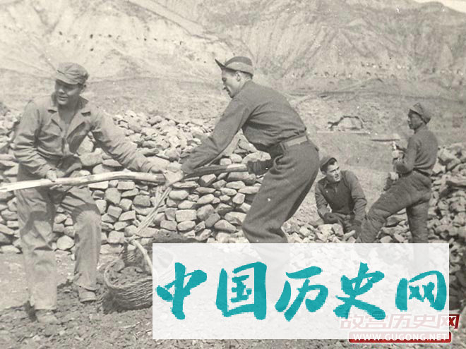 美军观察组成员在延安参加劳动