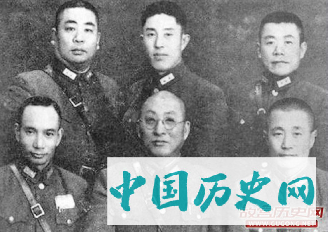 长城抗战部分将领合影：前排左起，黄杰、徐庭瑶、杜聿明；后排左起，刘嘉树、郑洞国、邱清泉