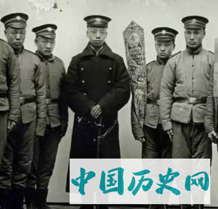 最诡异的晚清老照片,图2科学家也解释不了,图三为强搂妇女!